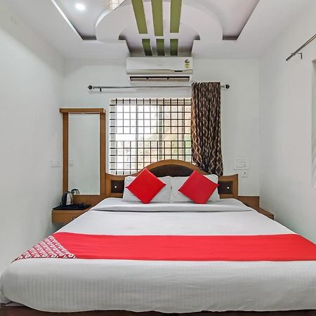 Oyo 28303 Yesh Comforts Hotel Madikeri Exterior photo