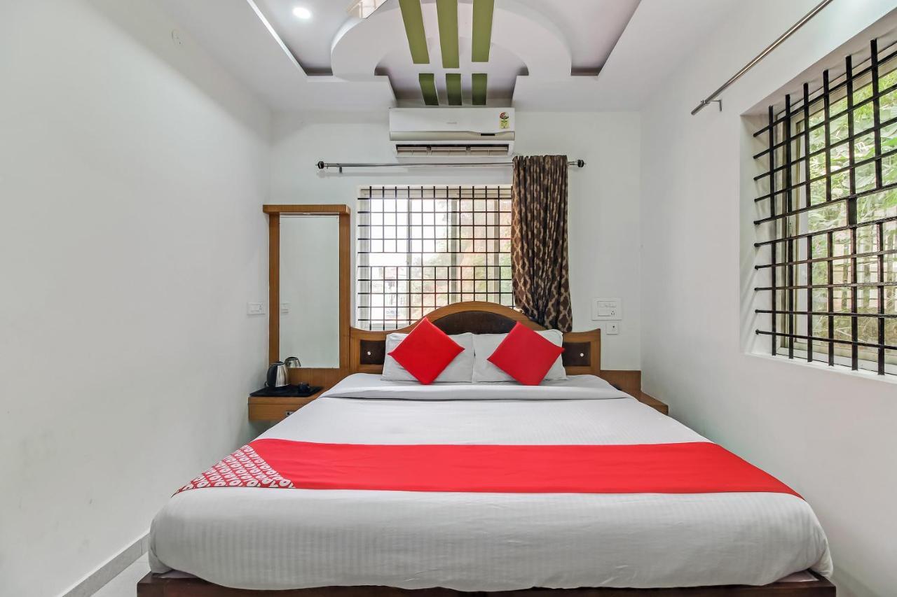 Oyo 28303 Yesh Comforts Hotel Madikeri Exterior photo