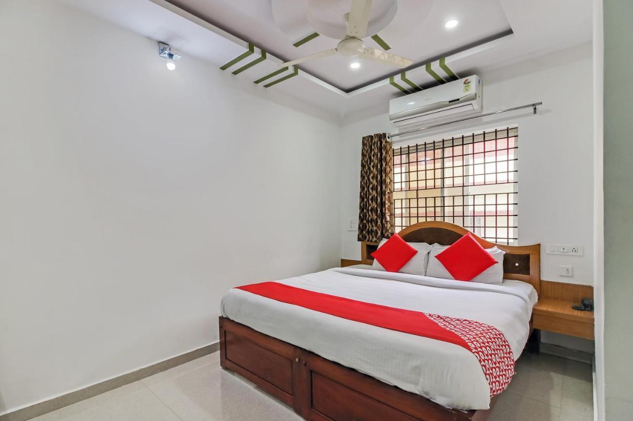 Oyo 28303 Yesh Comforts Hotel Madikeri Exterior photo