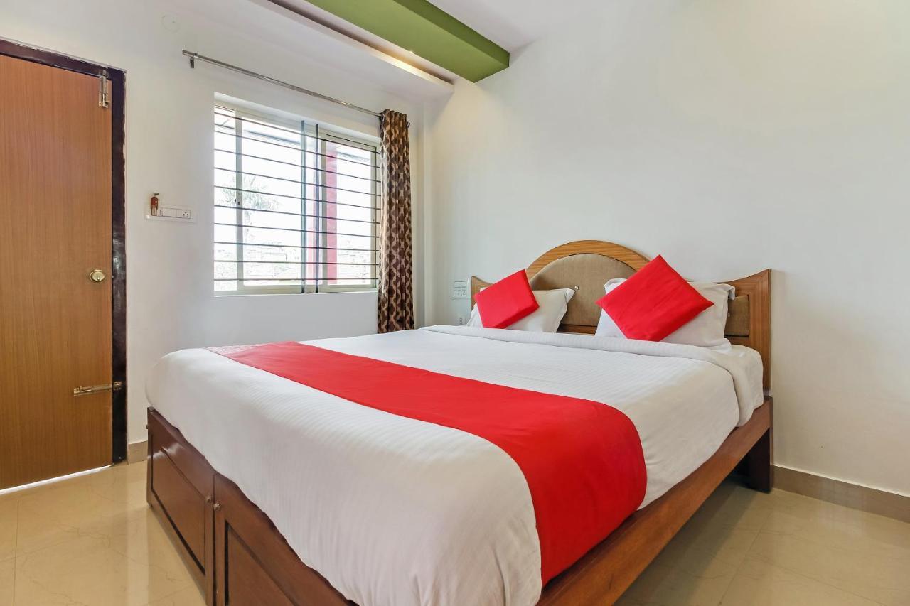 Oyo 28303 Yesh Comforts Hotel Madikeri Exterior photo