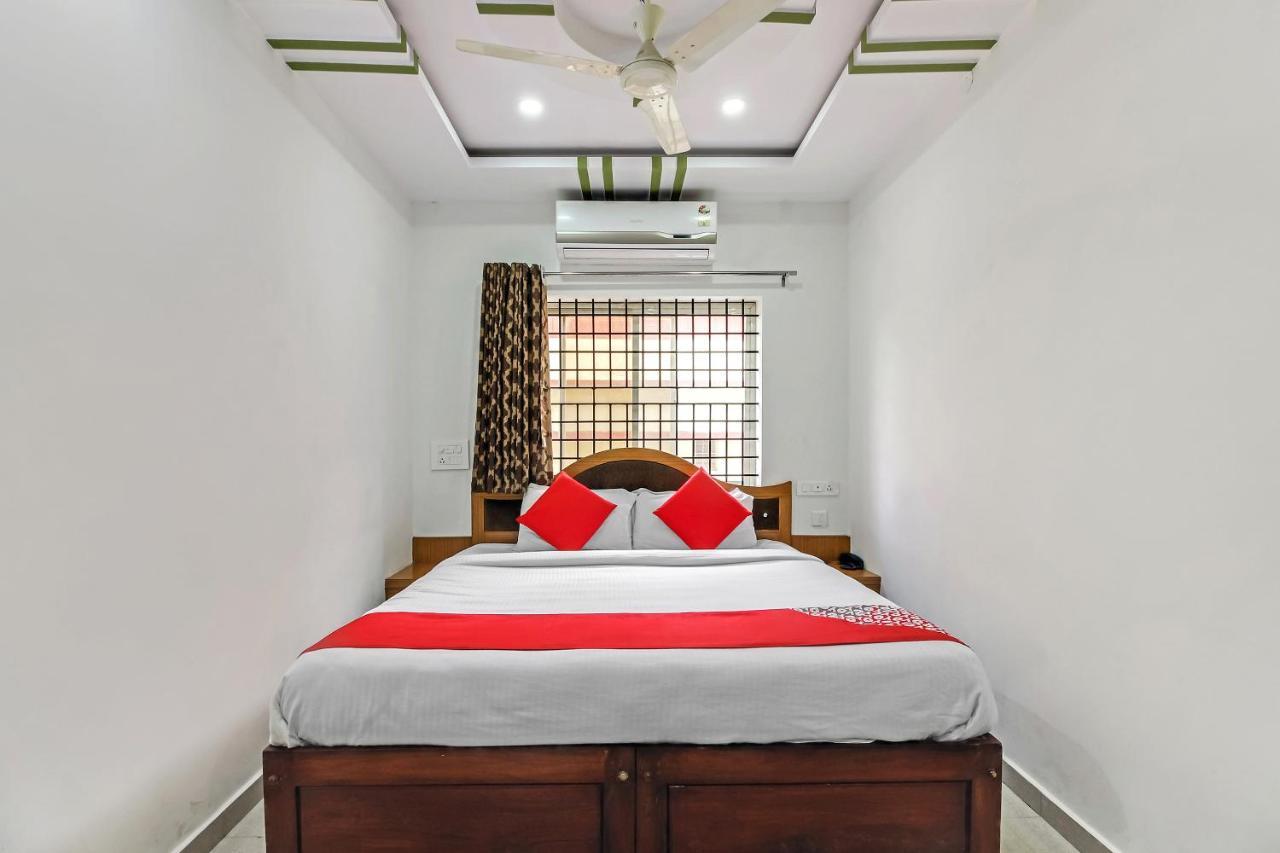 Oyo 28303 Yesh Comforts Hotel Madikeri Exterior photo